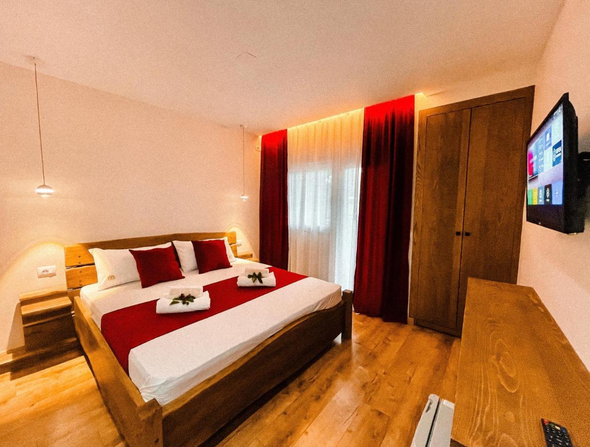Vila Alpini Razëm Exteriör bild