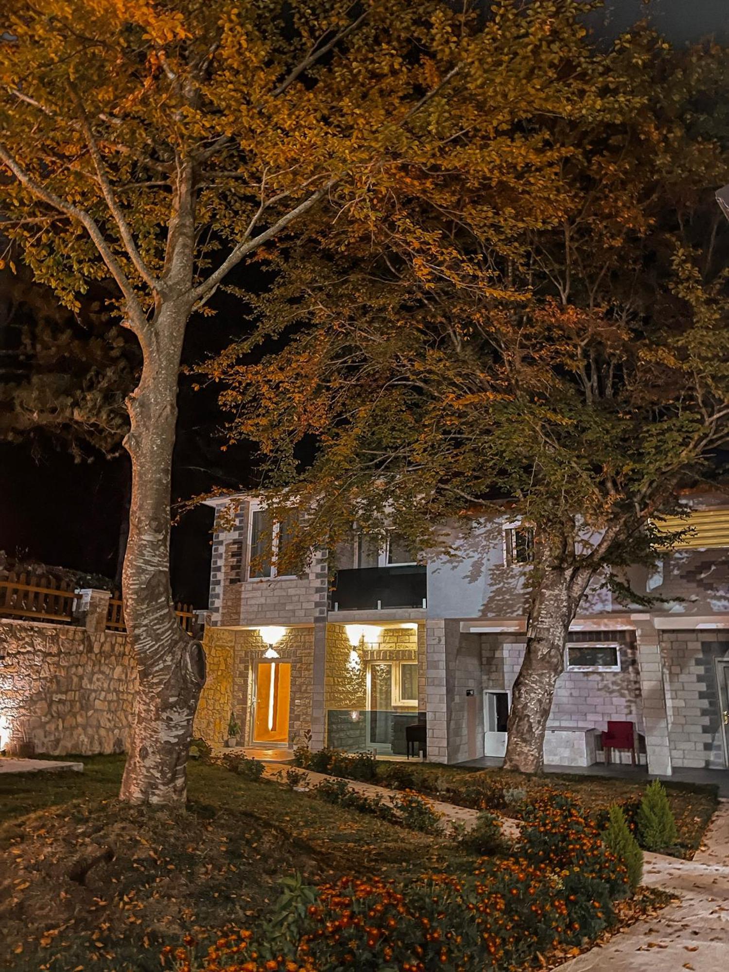 Vila Alpini Razëm Exteriör bild