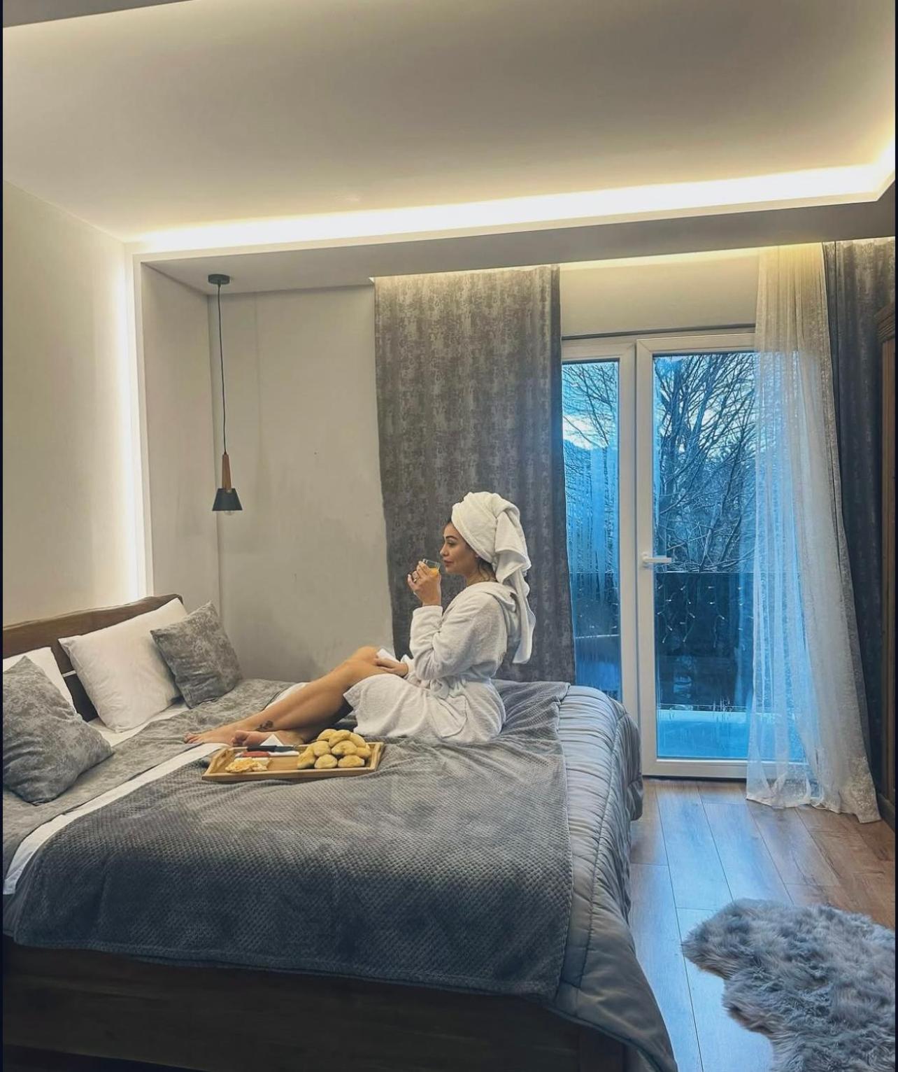 Vila Alpini Razëm Exteriör bild